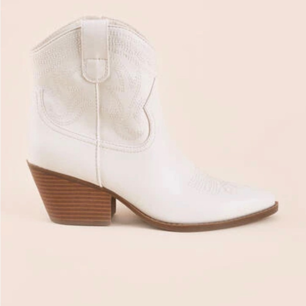 WHITE Indigo Rd Alydia Western Boots